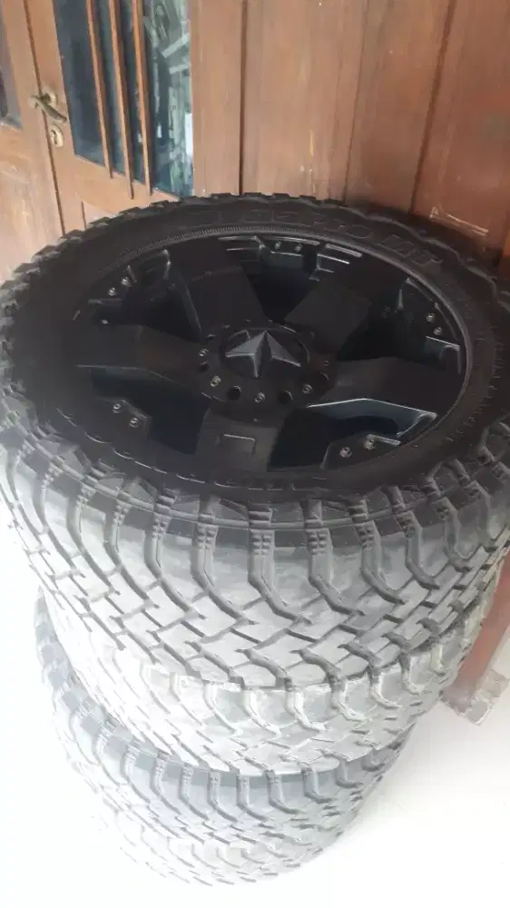Ban dan Velg ring 20 ban MT 33x12.50
