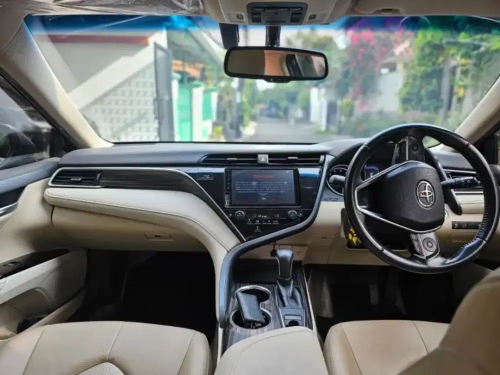 Toyota camry 2019 tipe V warna hitam kondisi bagus