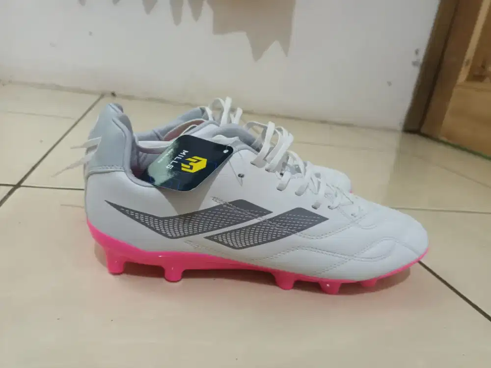 MILLS SEPATU SEPAKBOLA ENZO FG WHITE/MAGENTA