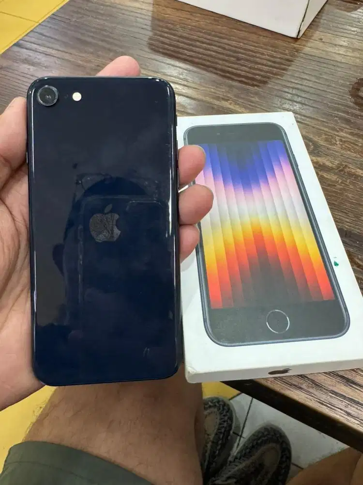 Iphone se 3 128gb 2022 fullset