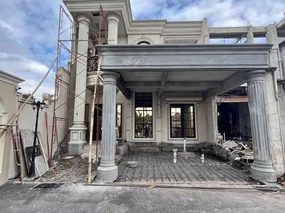 Rumah Classic Royal Kolam renag Di KAwasan Elit Dekat Wahid Hasyim Medan Baru