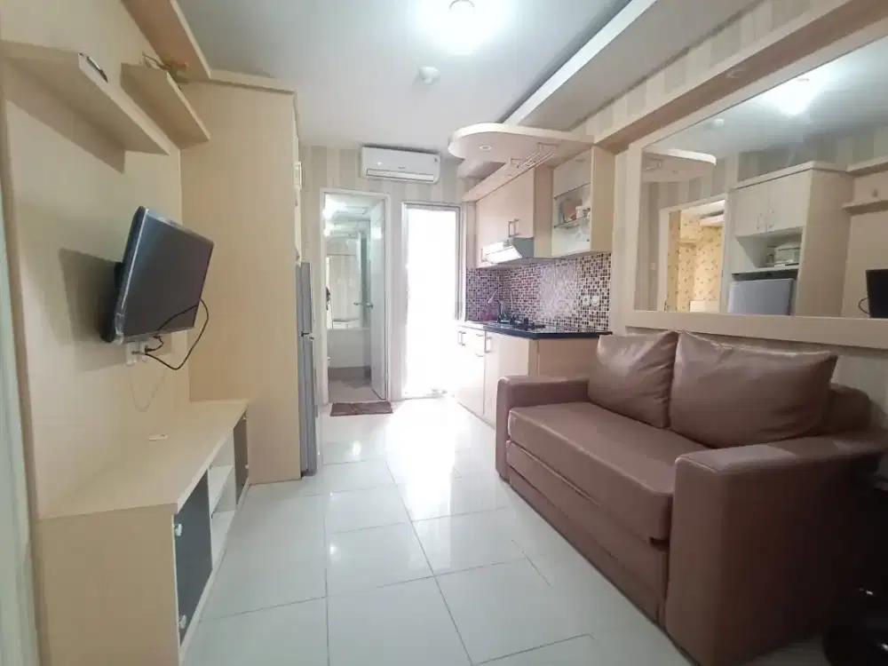 Disewakan 6 bln 2 kamar furnish lantai rendah murah