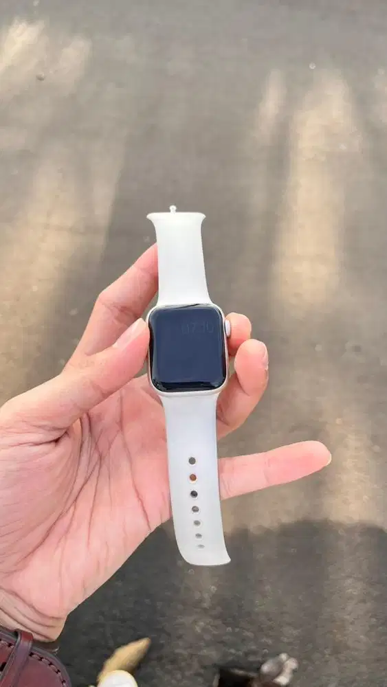 Apple Watch SE ex Ibox tahun 2022 MULUS
