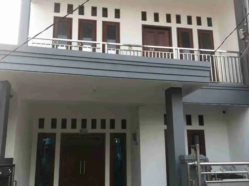 DI JUAL MURAH  RUMAH 2 LANTAI PINGGIR JALAN AKSES MOBIL DI CAWANG KEBON PALA JAKTIM