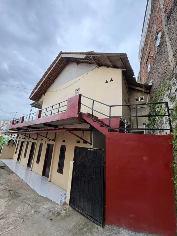 Di kontrakan kost-kostan