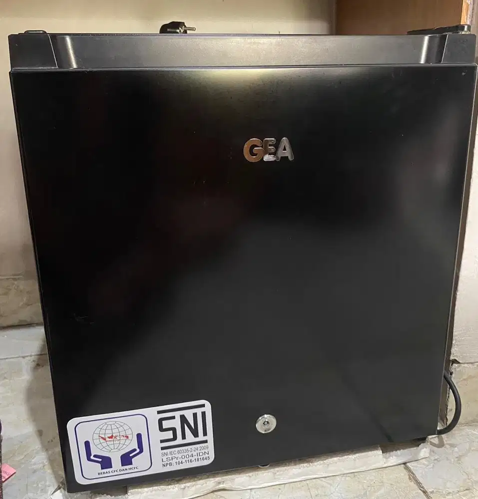 Kulkas Mini Gea RS-06DR mulus terawat