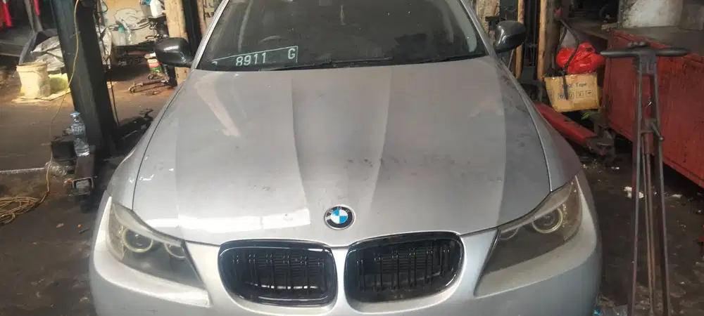 BMW 320i 2009 Bensin