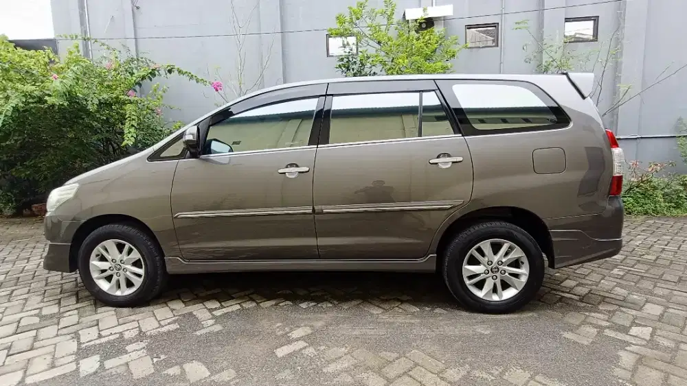 Innova V Luxury Automatic 2.0 Tahun 2013