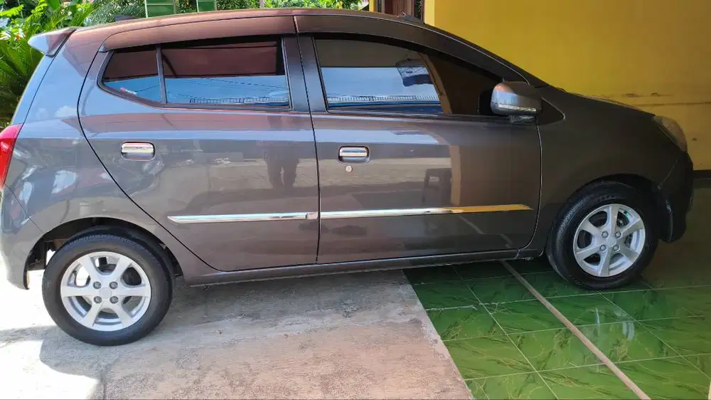 Daihatsu Ayla 1.0 X MT Grey