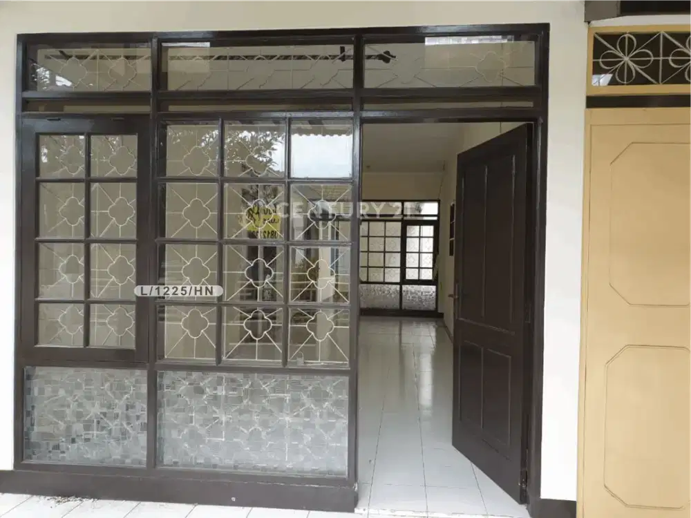 Rumah Bersih Dan Nyaman Siap Huni Di Taman Holis Indah Bandung