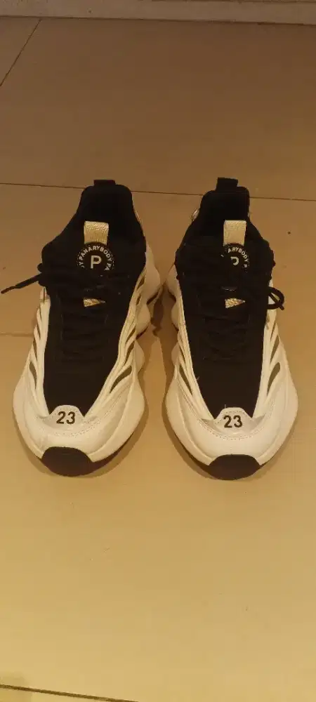 SEPATU SNEAKERS MODEL TERBARU