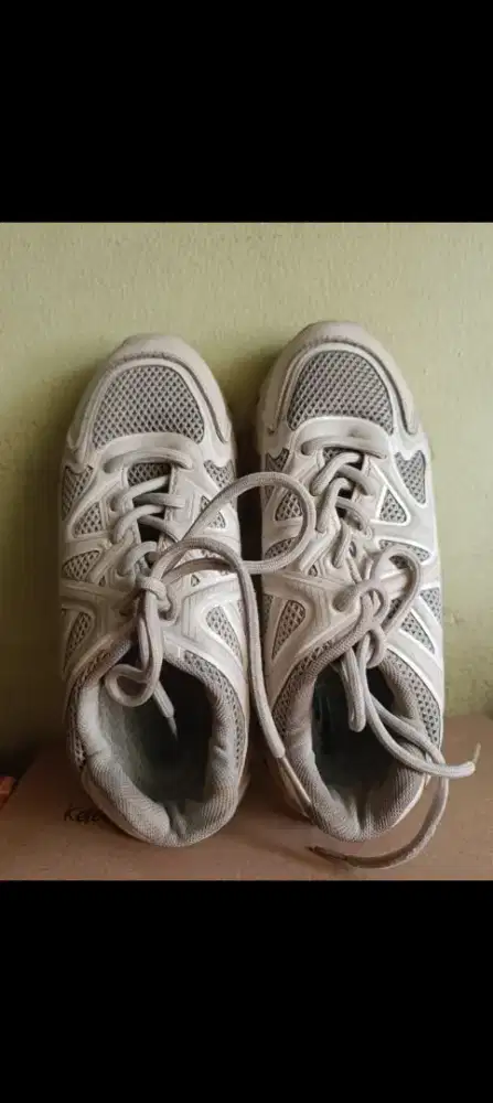 Dijual sepatu santai ukuran 37 siap pakai
