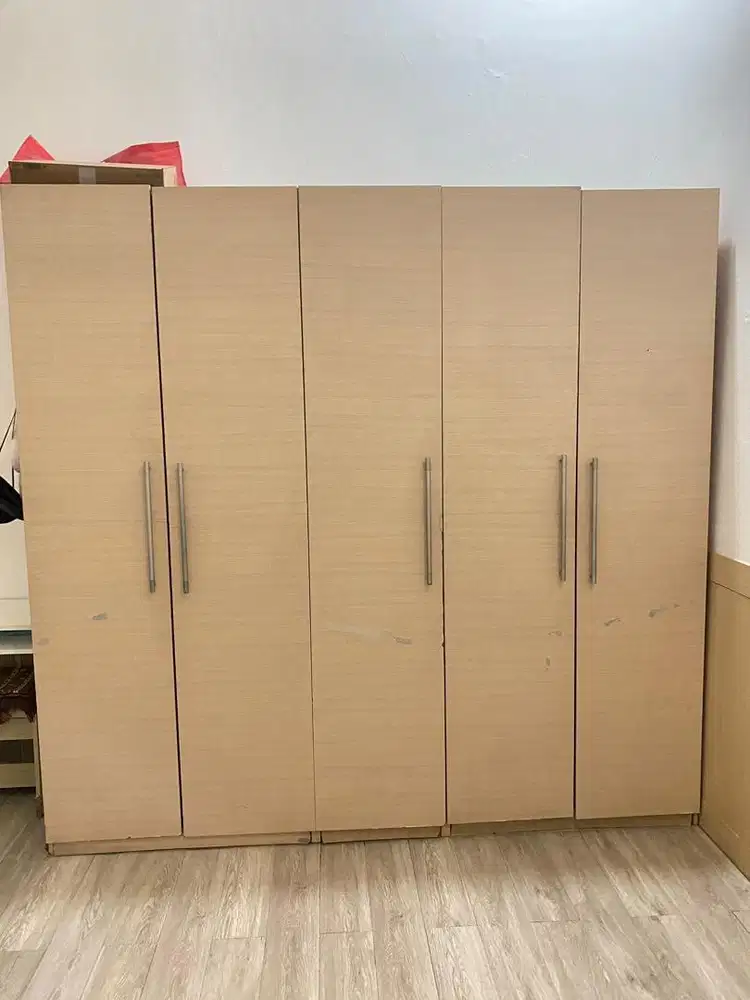 Lemari 5 pintu informa