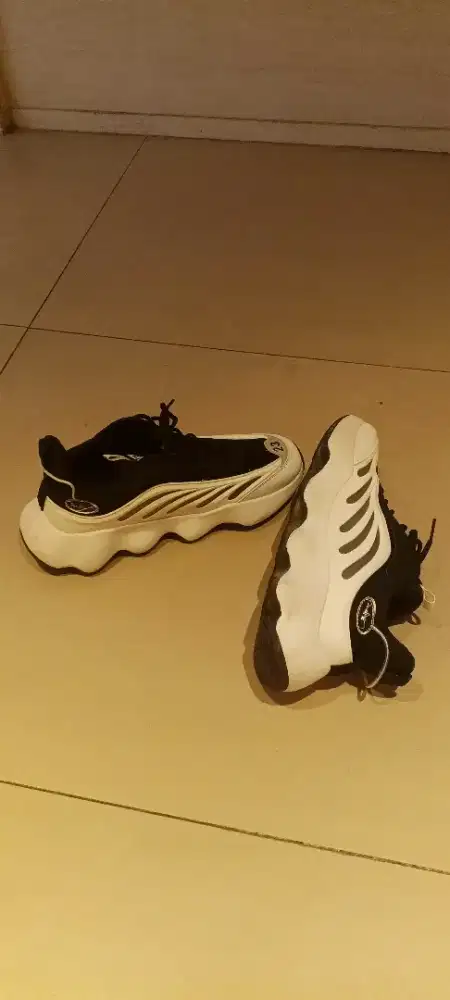 Sneaker model terbaru