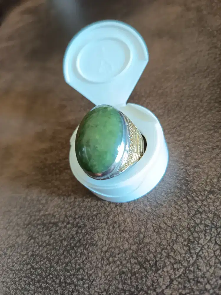 Batu akik hijau lumut