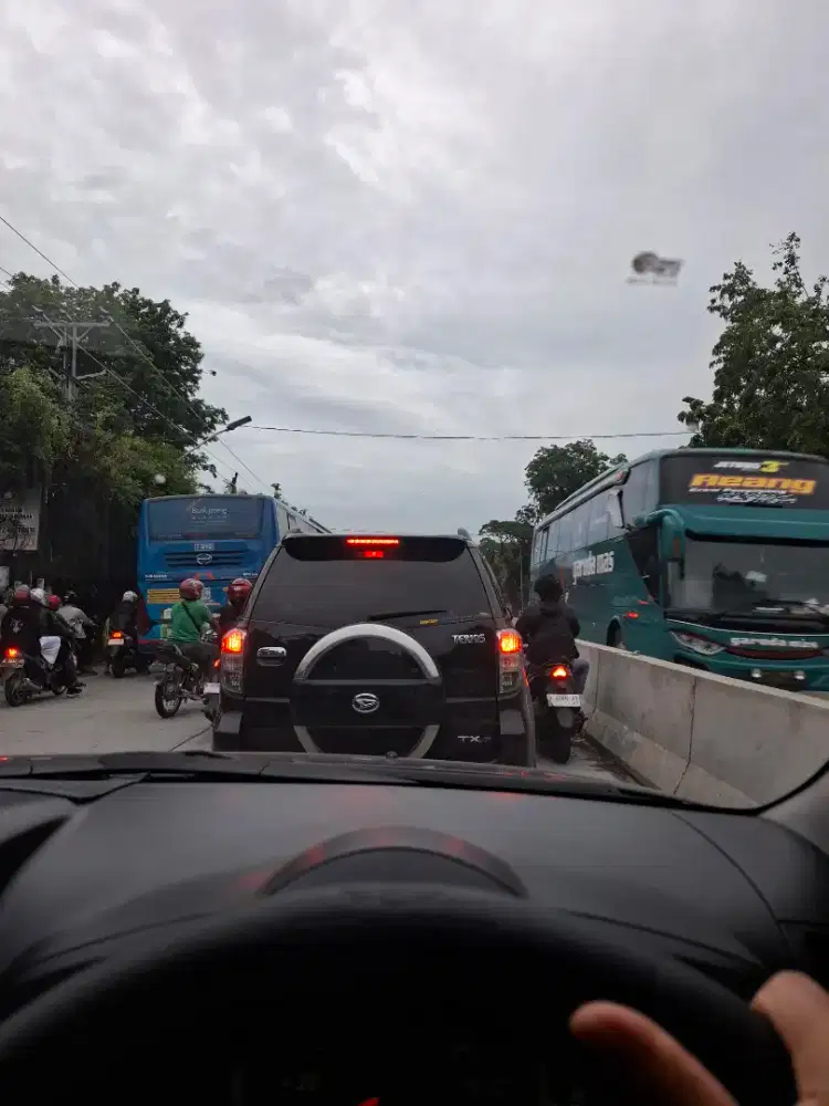 Jasa rental mobil dengan driver