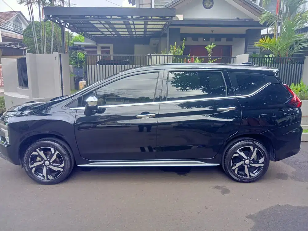 Mitsubishi Xpander ultimate 2022 km low 16rb cash