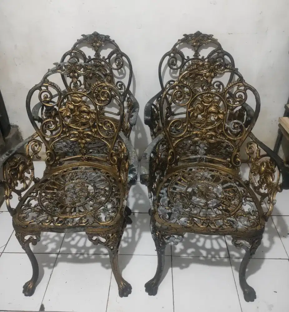 Kursi taman motif mawar