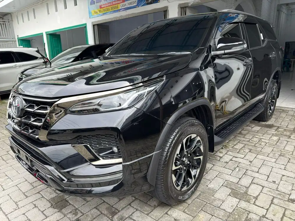 Fortuner GR Sport Diesel 2022 Hitam