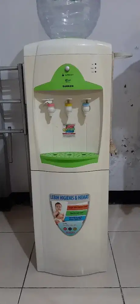 Dispenser bekas dipakai di kos an , Air Panas , Netral , Air Dingin
