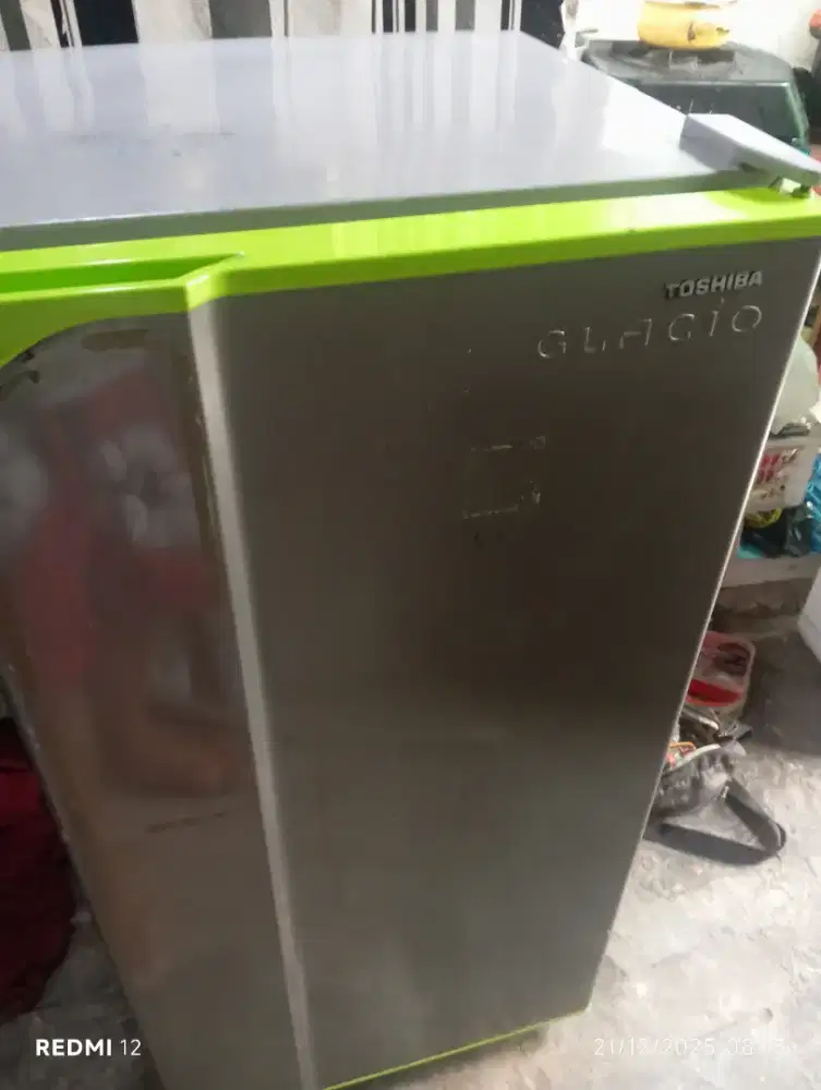kulkas 1 pintu merek Toshiba c glacio normal murah saja