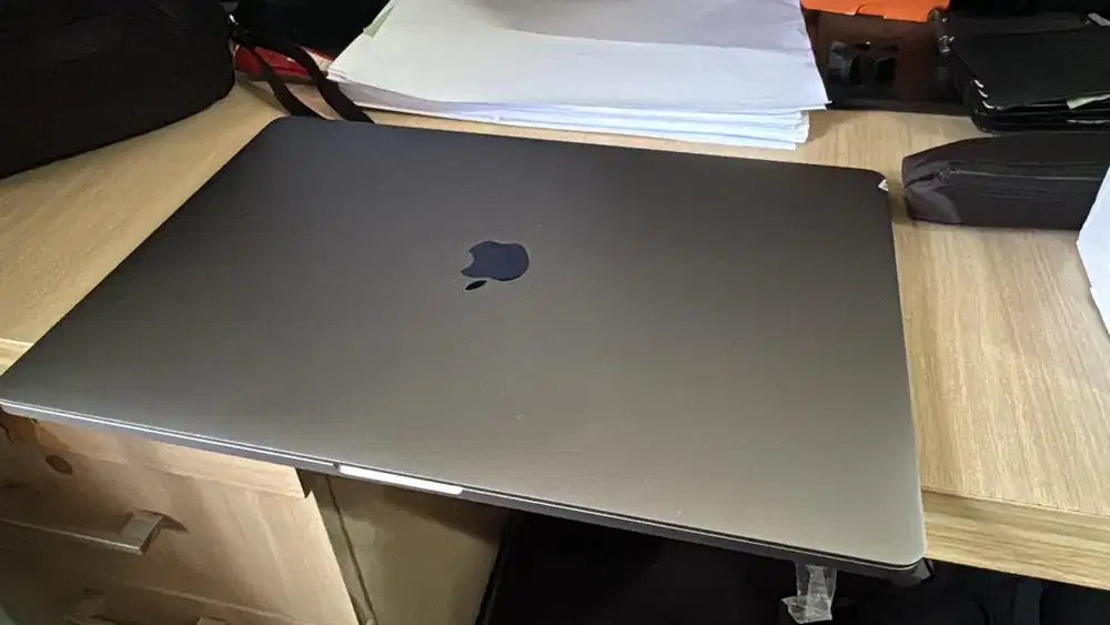 Macbook Pro Touch Bar Core i9  64/1 TB 16 Inchi