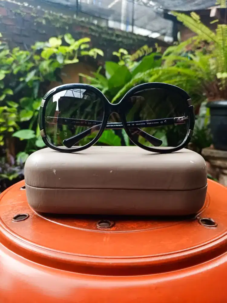 SUNGLASSES CHARLES & KEITH Kacamata Hitam