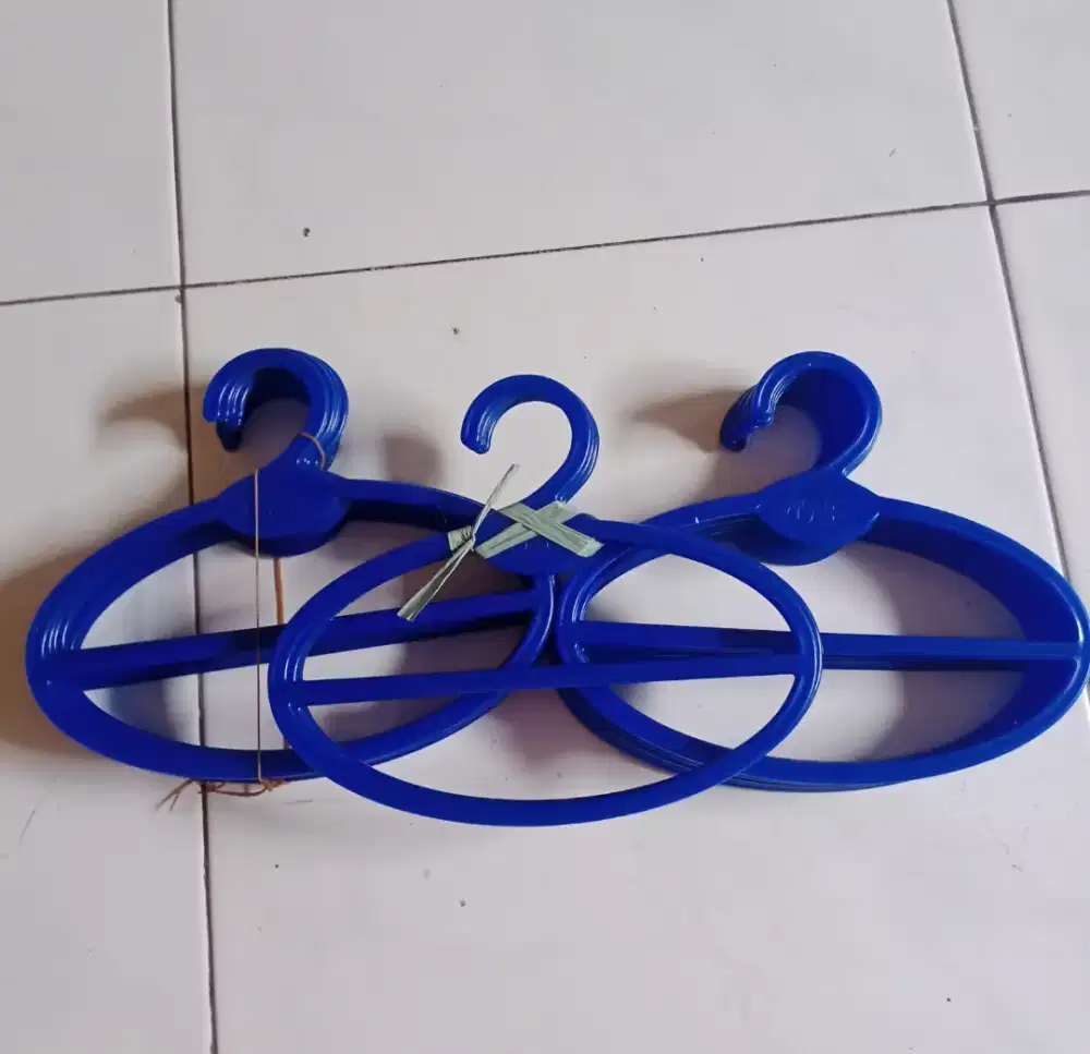 Gantungan hijab warna biru bentuk oval isi 2 lusin