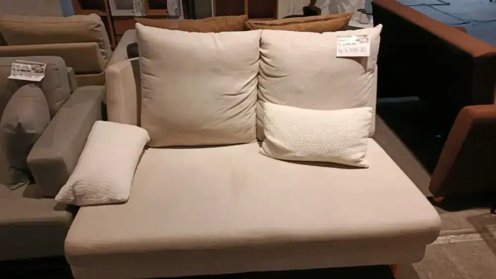 Sofa 2 Seater warna putih