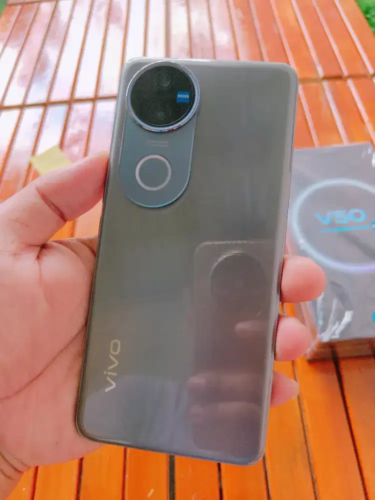 Vivo V50 5G 12/512 Mulus Fullset Ori Garansi 2 tahun