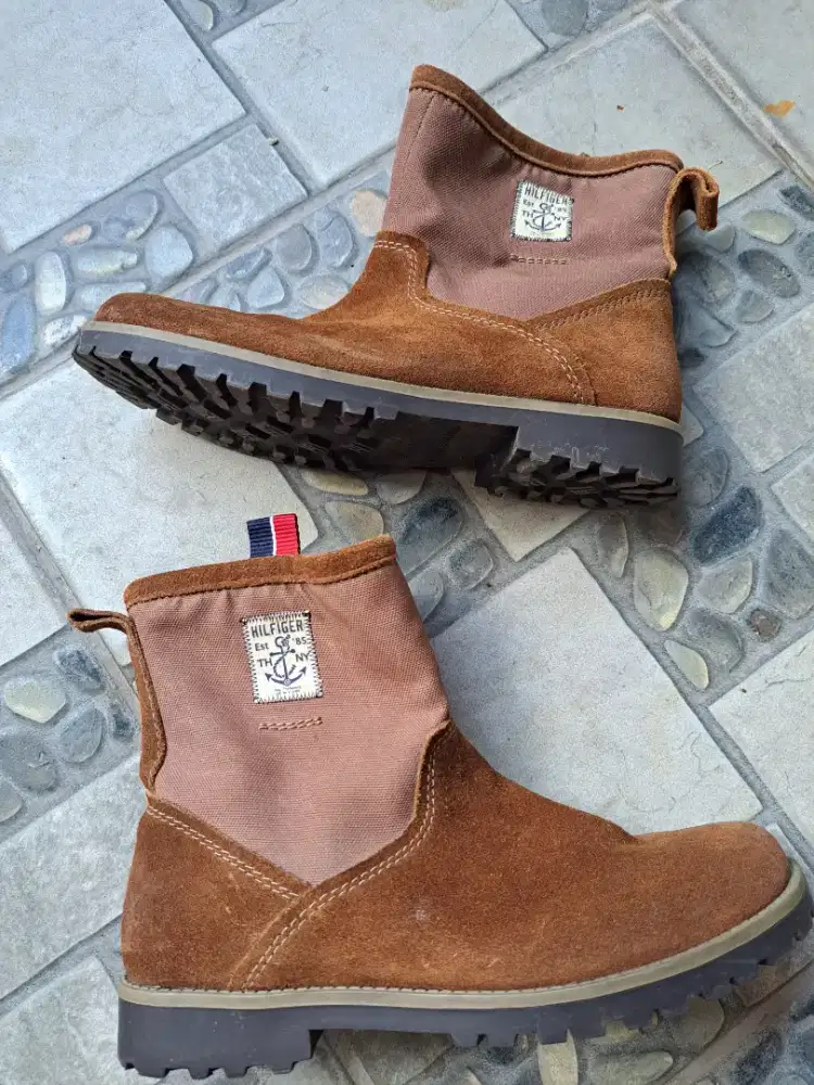 Tommy Hilfiger Sneakers
 Size 36