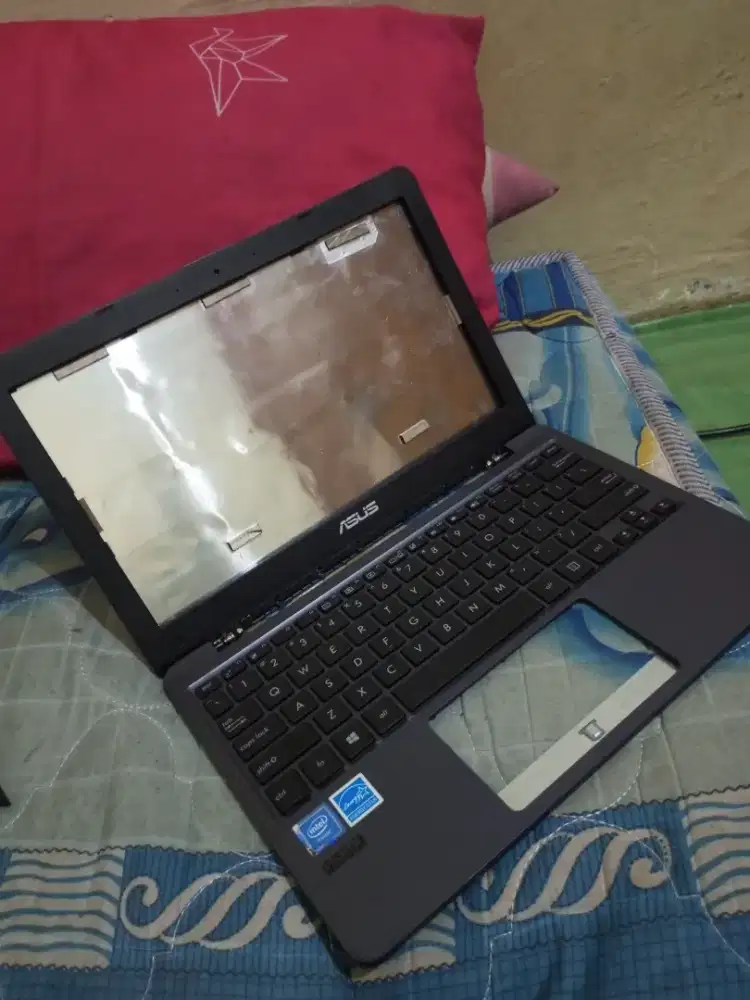 Kesing laptop Asus e203nah