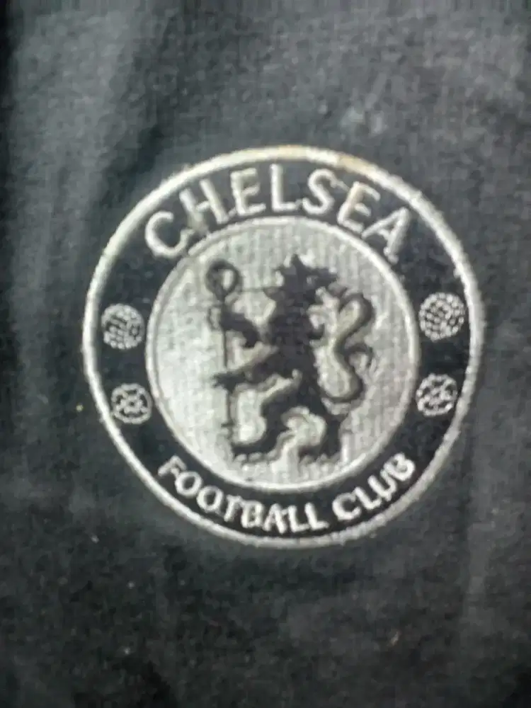 Sweater Hitam Chelsea