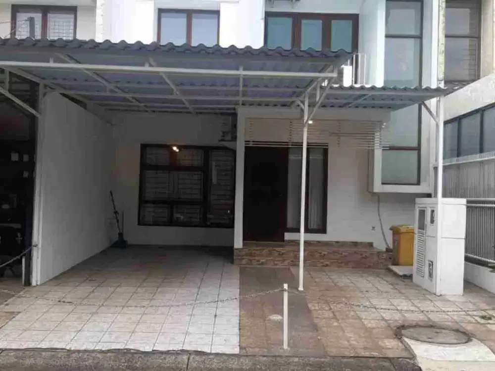 Di jual rumah semi furnished di emerald bintaro