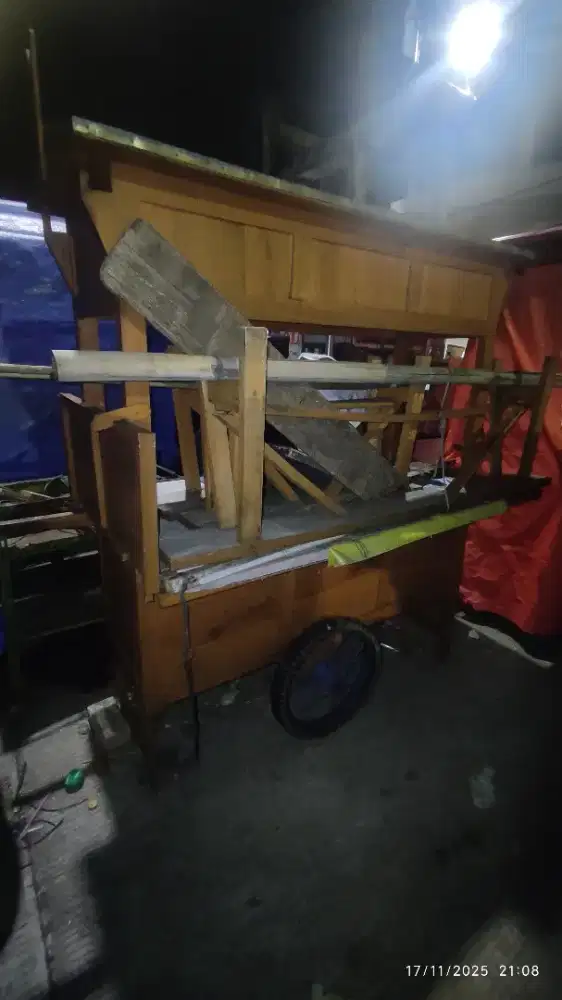 Gerobak angkringan bekas + 3 bangku