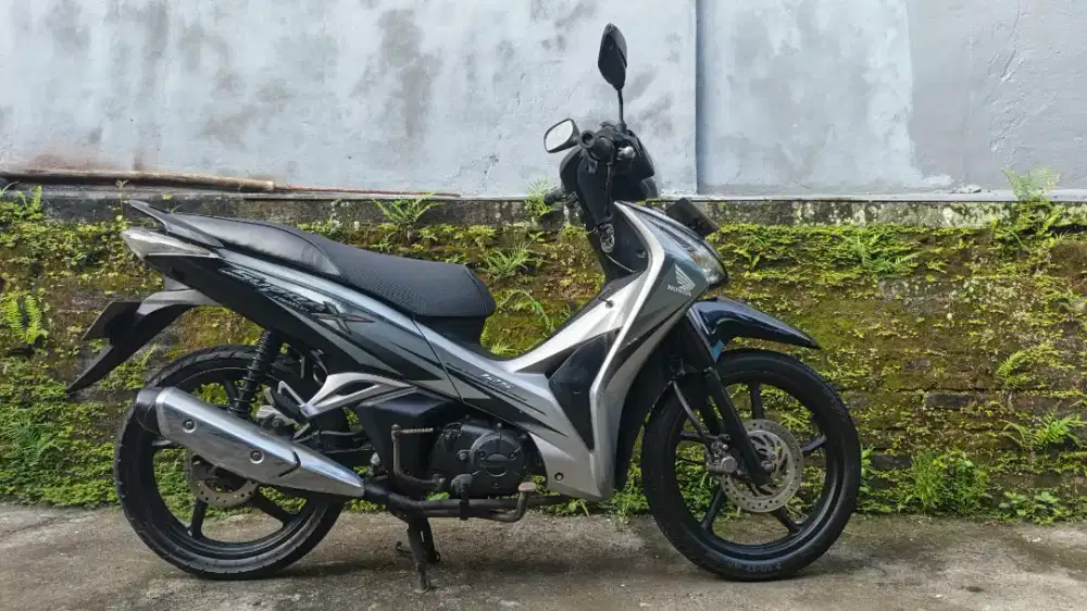 Honda supra x 125  helm-in cbu