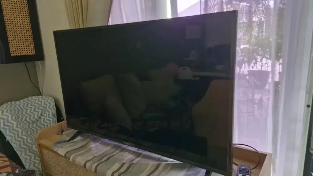 ​LG Smart TV 43 Inch 43UQ7500PSF - [RUSAK PANEL] - Mesin & Body Mulus