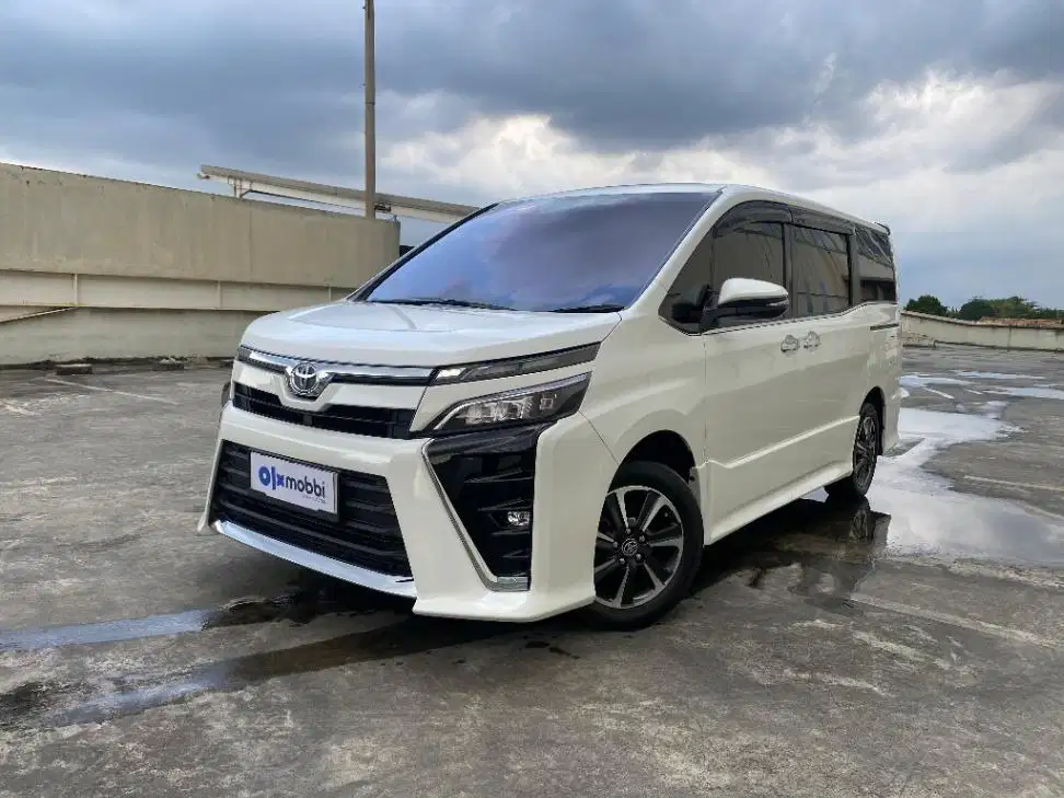 PROMO Toyota Voxy 2.0 Bensin-AT 2020 SRL