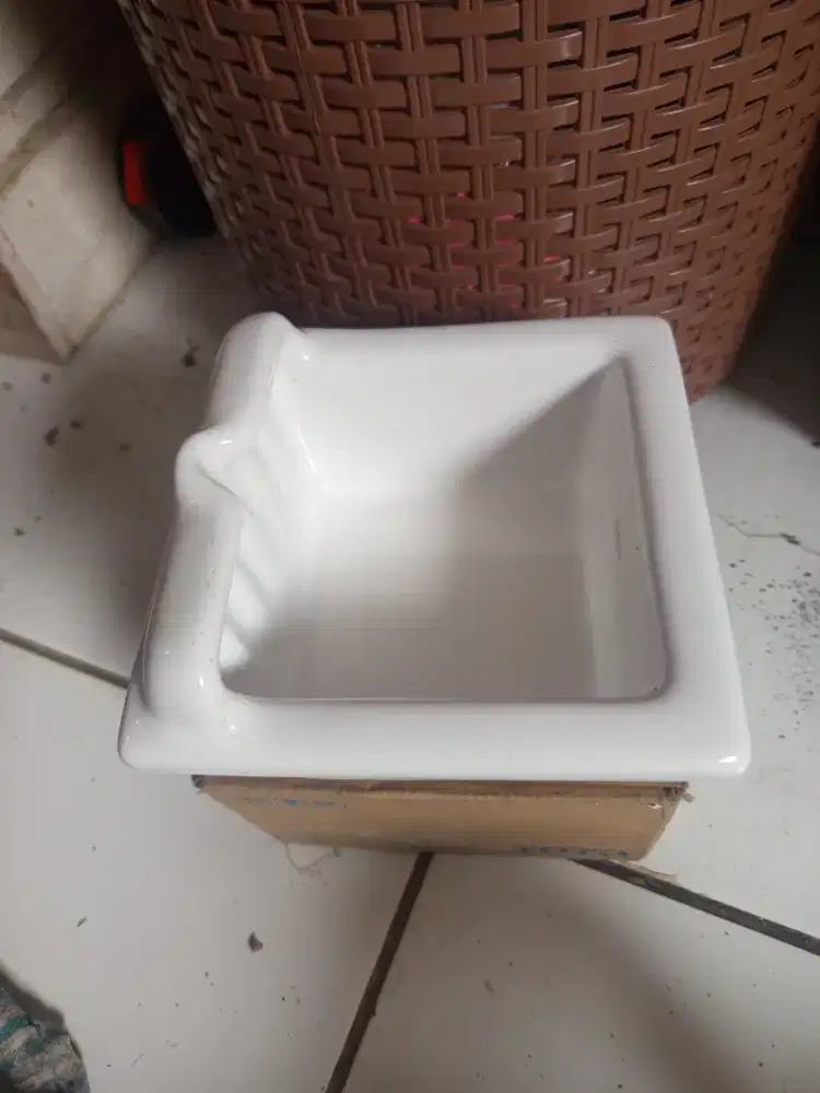 Tempat sabun merek toto