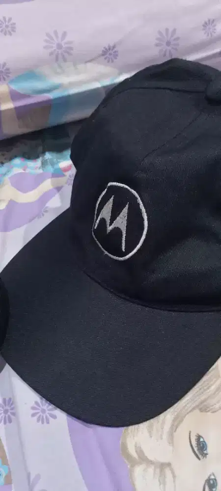 Uniqlo topi motorola