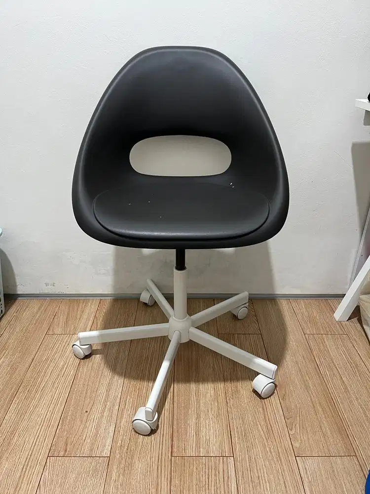 Kursi Kantor Kerja Belajar IKEA Malskar Hitam Putih Hidrolik Bekas