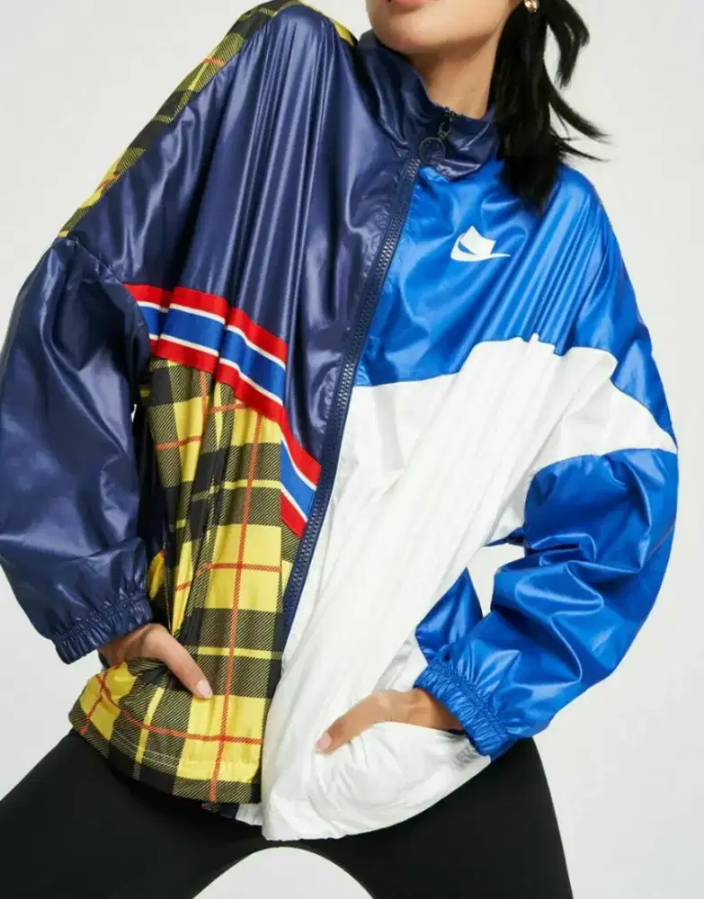 Jaket NIKE Sportwear (NSW) Bahan Tenun dan Anti Air Original Size L