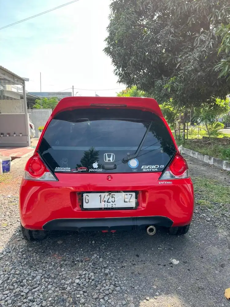 Dijual Honda Brio E MT warna Merah thn 2017