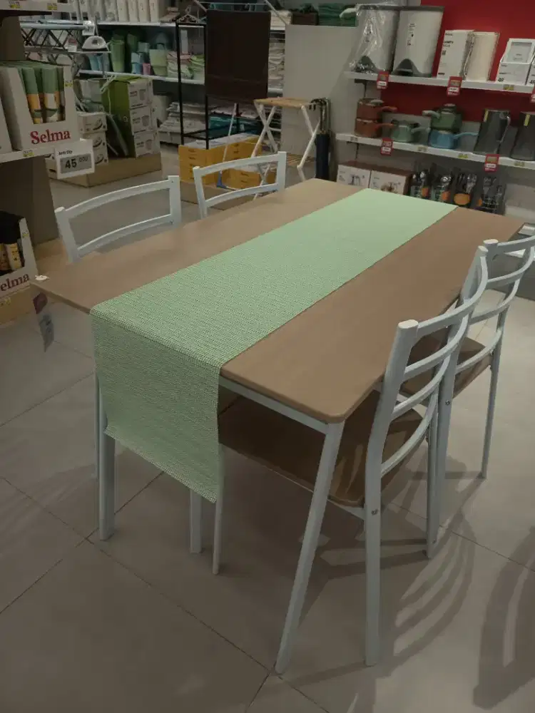 Set meja makan harris