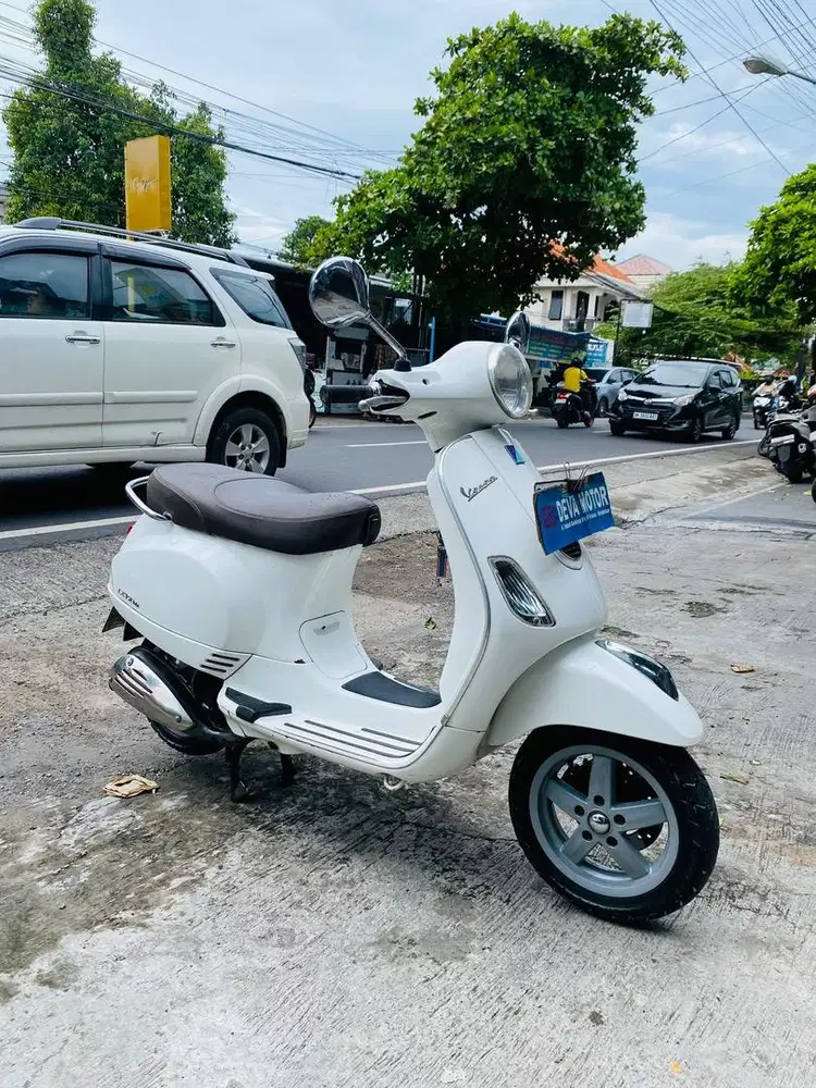 Vespa lx 150 putih deva motor