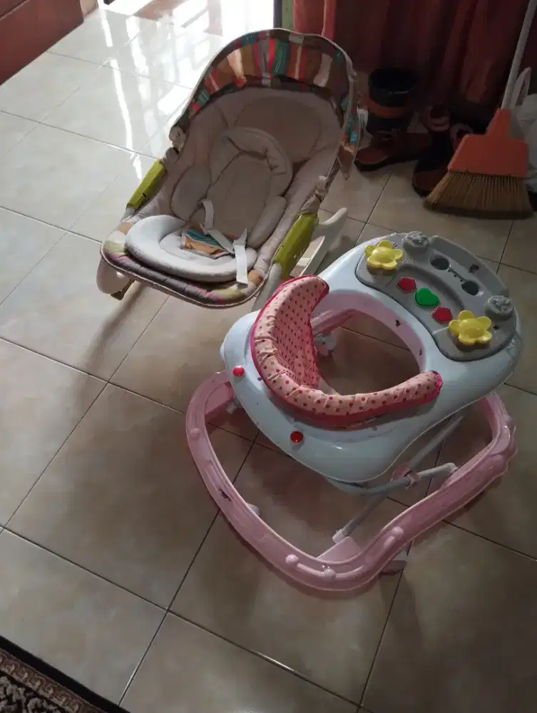 Bouncer mamalove dan baby walker sofa balon dan playmate