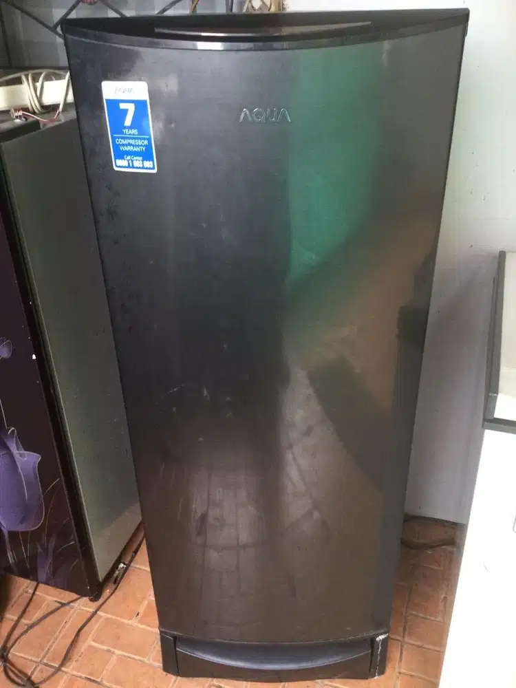 Kulkas 1 Pintu Merk AQUA