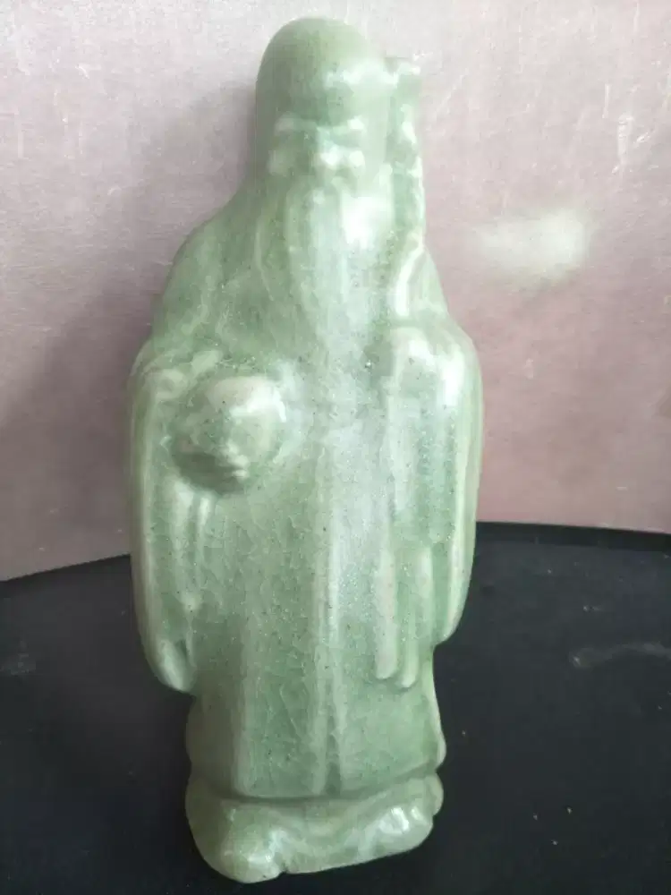 Patung seladon antik