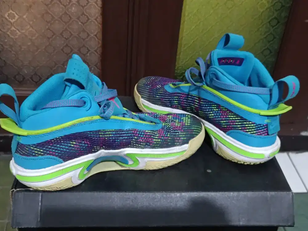 Sepatu basket Nike sz 38 original counter