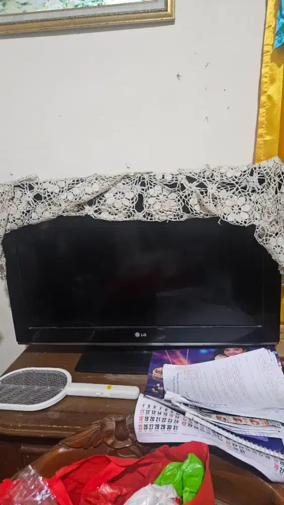 Tv non smart tv LG, kursi tamu, kursi kerja